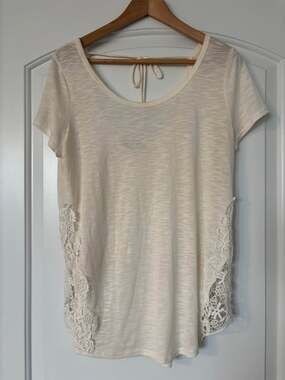 Moa Moa Cream Slub Knit Top with Crochet Lace Sides, tie in back– Size L